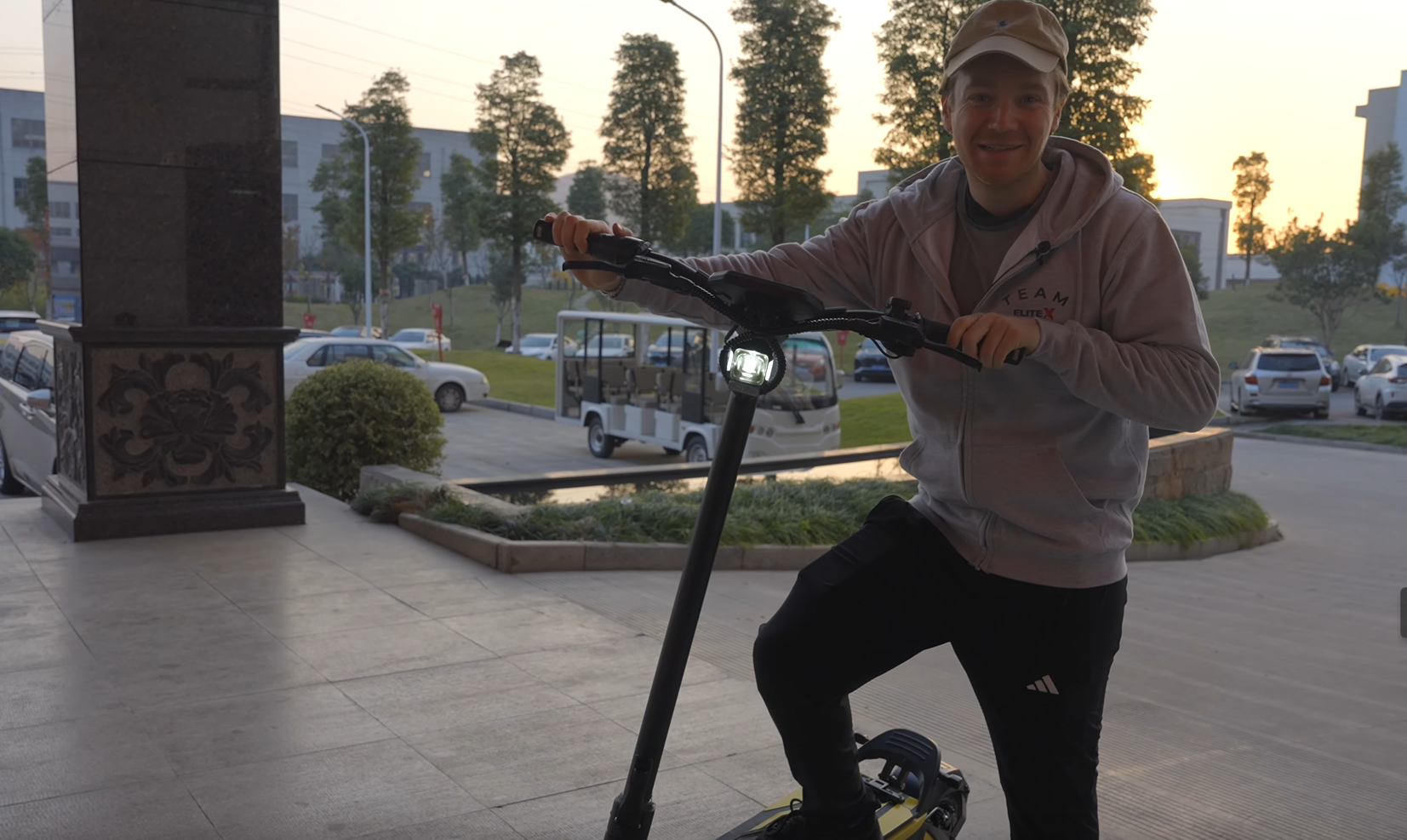 Road to Elite X: IO Hawk Elite X Motorfabrik/ Strassenbereifung und mehr in China